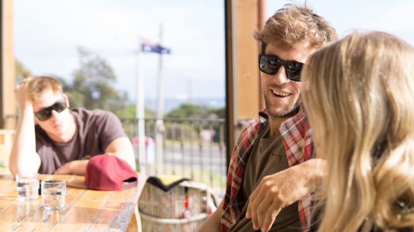 The Awkward-Free Icebreaker Question List for Natural Table Conversation