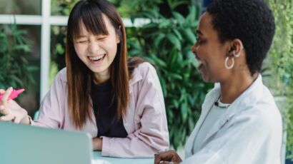 How Remote Workers Avoid Social Shrinkage by Scheduling Offline Meetups